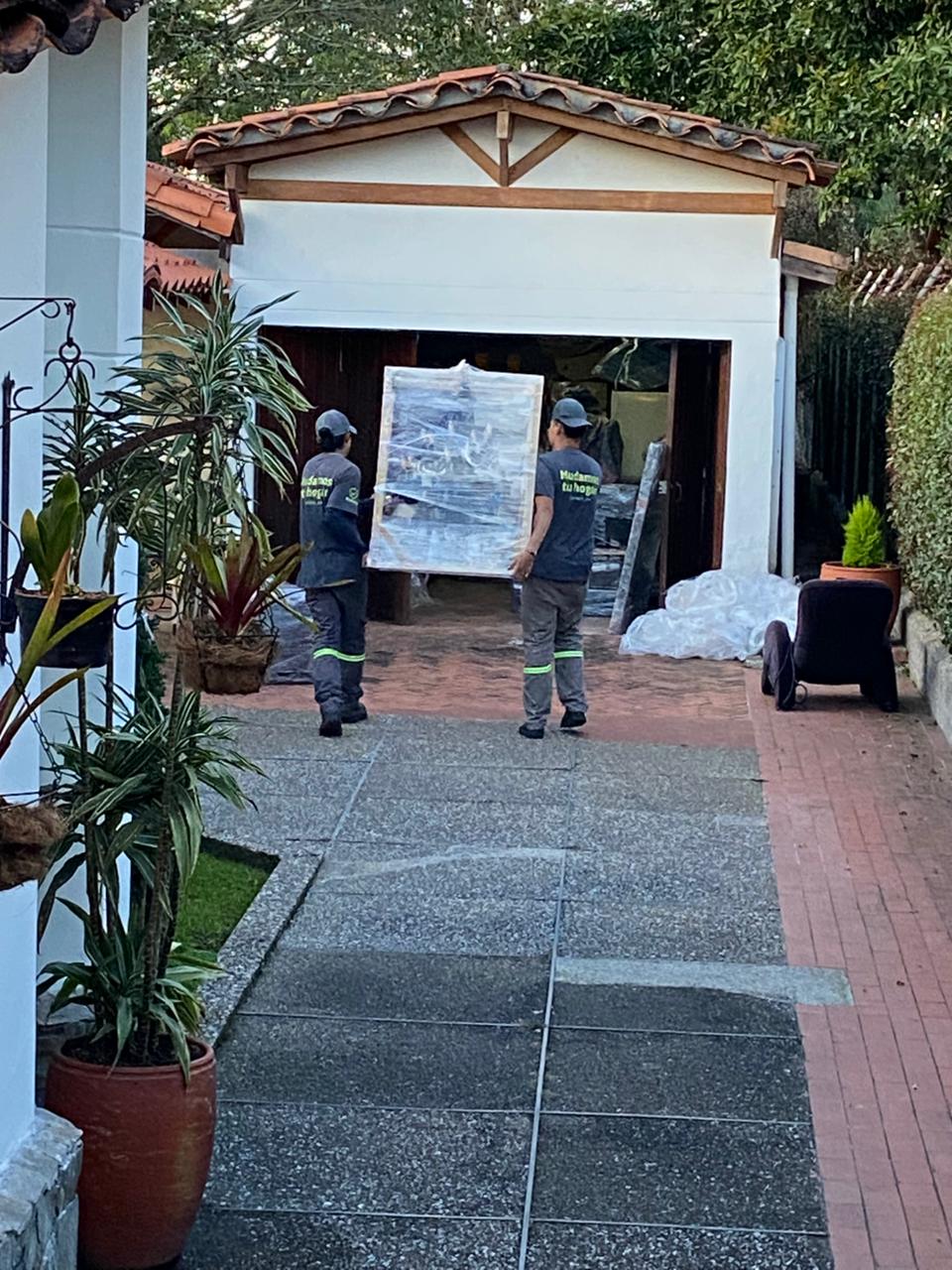 Embalaje profesional de muebles con cobijas de algodón para trasteos - Efikcia
